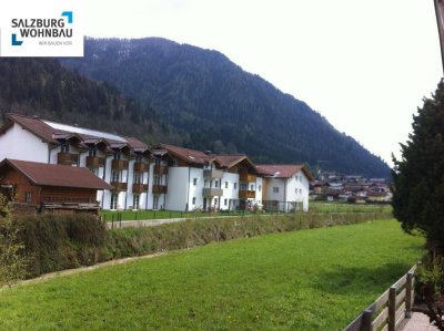 HEIMAT FLACHAU! Gemütliche, geförderte 2-Zimmerwohnung mit Balkon und Tiefgaragenplatz! Mit hoher Wohnbeihilfe