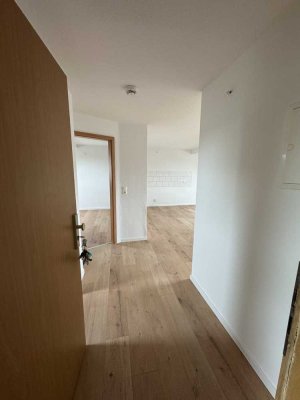Helle frisch renovierte Dachgeschosswohnung