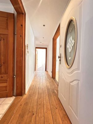 Großzügig, charmant, citynah – 4-Zimmer-Altbauwohnung nahe Davosweg