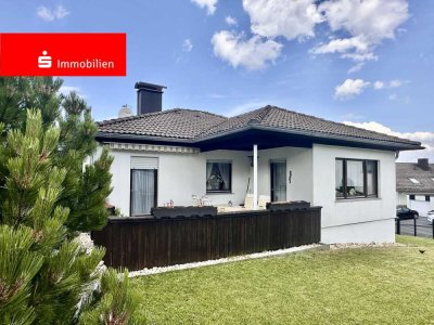 Großzügiges Fertighaus mit Einliegerwohnung und Doppelgarage in ruhiger Wohnlage.