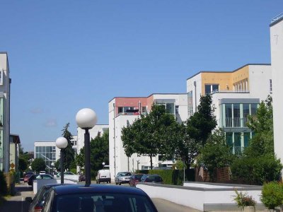 Geräumige helle 2-Raumwohnung mit Wintergarten, EBK, Tiefgarage in parkähnlicher Wohnanlage