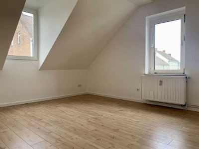 +++ Helle Dachgeschosswohnung mit Einbauküche in zentraler Lage von Hilden +++