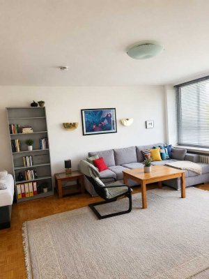 Helle möblierte 1,5-Zimmer-Wohnung mit Balkon und Aufzug in Düsseldorf-Golzheim