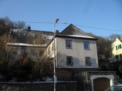 Wohnhaus mit Stellplatz