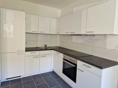 Mit Einbauküche und Duschbad***3-Zimmer-Wohnung mit Balkon im Hochparterre!