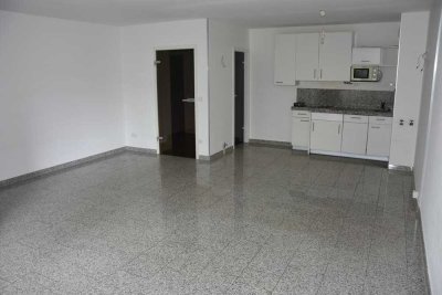 Citylage! Seniorengerechtes, schickes Apartment mit Loggia und Einbauküche