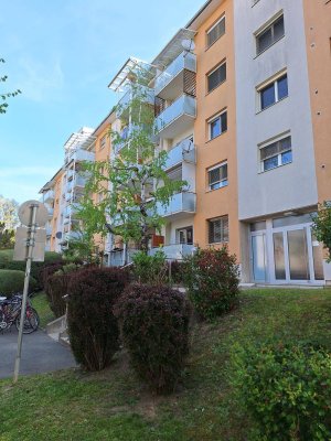 Vollständig renovierte 4-Zimmer-Wohnung mit Balkon und Einbauküche in Graz