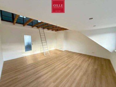 Im Herzen von Neuss: Helle und sanierte 3-Zimmerwohnung im Dachgeschoss mit Tageslichtduschbad