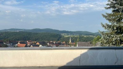 Attraktive renovierte 3 Zi. Dachwohnung mit neuer EBK und großer Terrasse mit Top-Blick