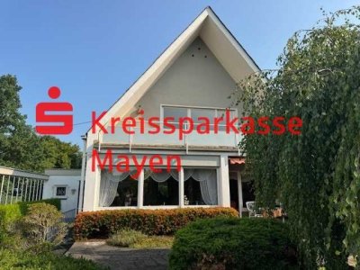 Charmantes Einfamilienhaus mit traumhaftem Grundstück in Plaidt und Garage