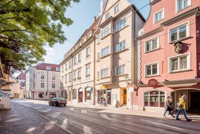Traumhafte 3-Zimmer-Altbauwohnung mit Balkon und Küche in der Innenstadt