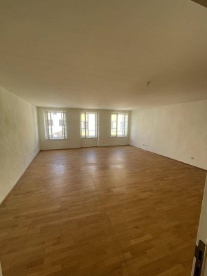 Neuwertige, moderne 2-Zimmer-Wohnung im Schärdinger Zentrum - Küche möbliert