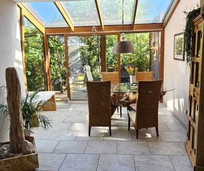 Breites (!) lichtdurchflutetes Reihenhaus mit romantischem Garten von privat zu verkaufen