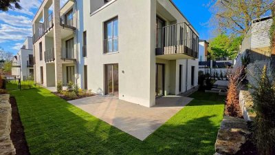 Erstbezug: Großzügige Haus-im-Haus-Gartenwohnung mit Terrasse