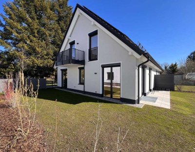 Neubau-Doppelhaushälfte mit wohnlich ausgebautem Souterrain und großem Garten