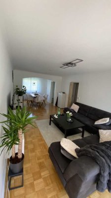 Stilvolle, modernisierte 3-Zimmer-Wohnung mit Balkon und EBK in Miesbach