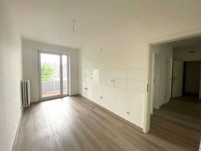 Modernisierte helle 2 Zimmer-Wohnung mit Balkon, Nähe Barmer Anlagen