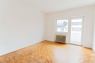 Helle 2 Zimmer Wohnung mit Balkon