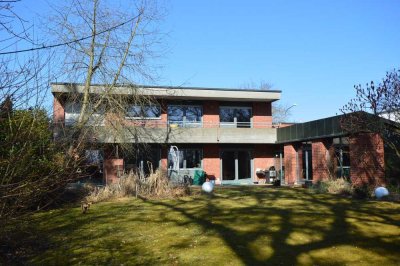 5-Zi.-Architektenbungalow mit 1.152 m² - Parkgrundstück u. 2 Bädern  in Lappersdorf-Hoher Sand