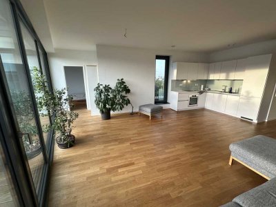 Tolle Dachgeschosswohnung mit sonnigem Balkon und Tiefgaragen-Stellplatz