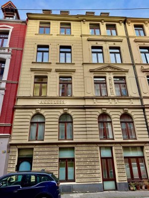 ***Reserviert*** Hochwertig sanierte 2-Zimmer-Altbauwohnung in Bestlage - bezugsfrei & mit Balkon