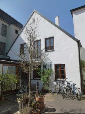 Zentrales Haus in Ingolstadt: 3,5 Zimmer auf 100 m² Wohnfläche