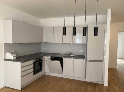 Schöne moderne 4-Zi-Wohnung mit EBK & Balkon