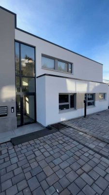 POLZ & FUHR Immobilien: Neubau-Erstbezug in Hahnstätten – 3-Zimmer-Gartenwohnung mit 2 Bädern!