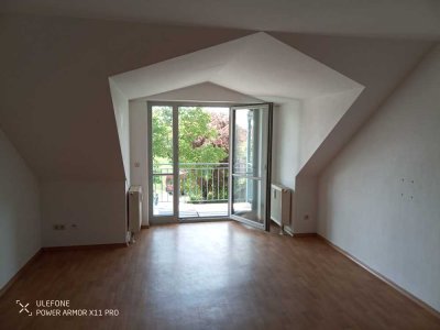 Geschmackvolle, vollständig renovierte 2-Zimmer-DG-Wohnung mit Balkon in Altötting