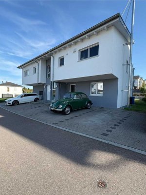 Exklusive, neuwertige 3,5-Zimmer-Wohnung mit Garten und Einbauküche in Abtsgmünd