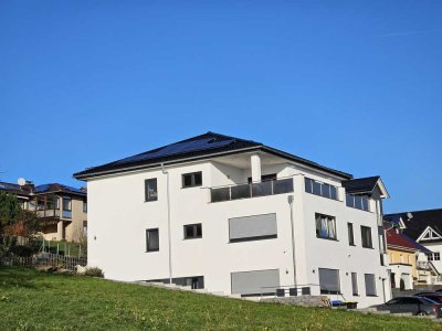 Gehobene Erdgeschosswohnung 4-ZKB, Bj 2023 mit Terrasse am Waldrand in Gründau Lieblos