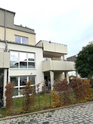 *Attraktive geräumige 3-ZKB-Wohnung mit großem Süd-Balkon mit Fahrstuhl + Tiefgarage*