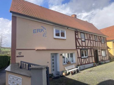 Gepflegtes Mehrfamilienhaus mit 9 Zimmern in Glauburg