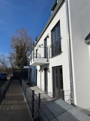Erstbezug: Charmante, tageslichtverwöhnte Terrassenwohnung. Unweit der Amper.