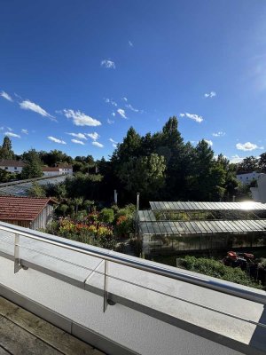 Lichtdurchflutete Neubau-Wohnung mit Dachterrasse, zentral und bahnhofsnah, 90 m² - 3 Zimmer