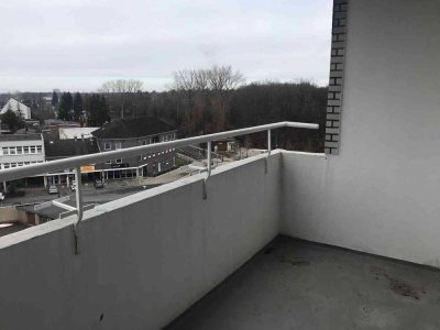 Teilmodernisierte 2-Zimmer-Wohnung mit Balkon und schöner Aussicht