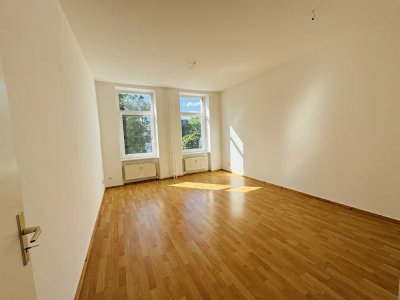 Bezugsfreie Altbauwohnung mit Balkon zum ruhigen Innenhof nahe S-Bhf Adlershof!