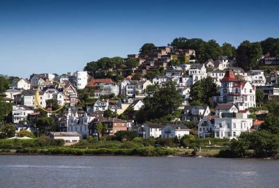 Gartenetage mit Loft-Charakter im Blankeneser Treppenviertel - feiner Elbblick