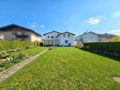Exklusiv &amp; neuwertig: Großzügiges Haus mit 2 Wohneinheiten, Wintergarten &amp; Keller in Top-Lage