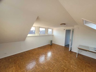 Renovierte 5-Zimmer-Wohnung mit Balkon im 3. OG in Tübingen