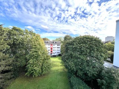 Bezugsfreie 2-Zimmer-DG-Wohnung mit Grünblick & Stellplatz | Bonn-Endenich – provisionsfrei