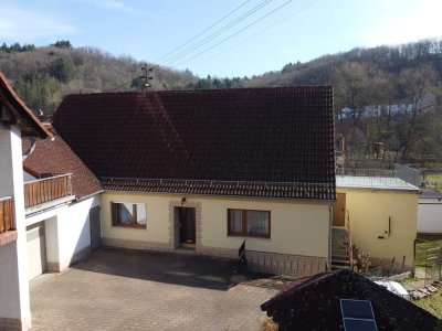 Doppelhaushälfte mit großzügigem Garten