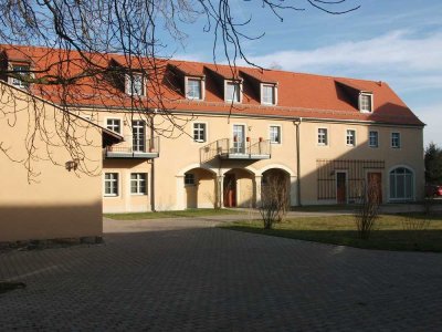 Gelegenheit - wunderschöner Dreiseithof; 2-Zimmer-Erdgeschoss-Wohnung mit Terrasse