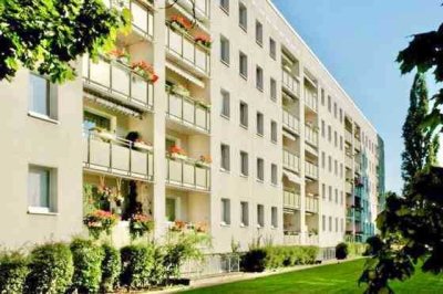 Zentral gelegene schöne familienfreundliche 3-Zimmer-Wohnung mit Balkon und Einbauküche