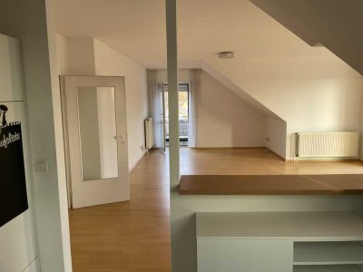 Freundlich-helle DG-Whg für zunächst 3 Jahre zu vermieten