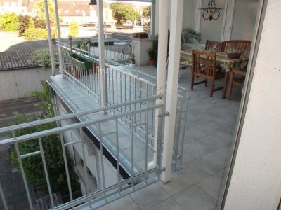 Freundliche 3-Zimmer-Wohnung mit Balkon/ Terrasse in Neuss