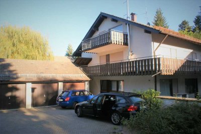 Gepflegte 1,5-Raum-Wohnung mit Balkon und Einbauküche in Bad Wildbad-Sommerberg