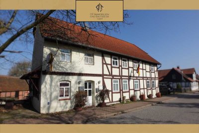 Investorenobjekt mit Potenzial: Denkmalgeschütztes Mehrfamilienhaus + genehmigte Bauvoranfrage