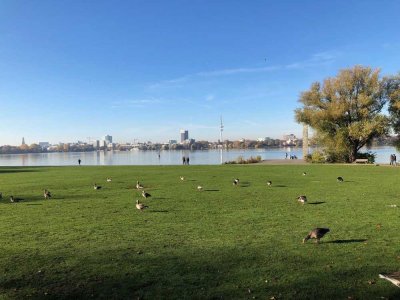2 Zimmer Wohnung mit Garagenstellplatz,  in direkter Lage zur Alster