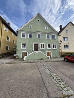 Top vermietetes 2-FH mit Gewerbeeinheit und weiterem Ausbaupotential für Wohnungen im Dach